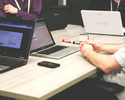 Photo by StartupStockPhotos on Pixabay